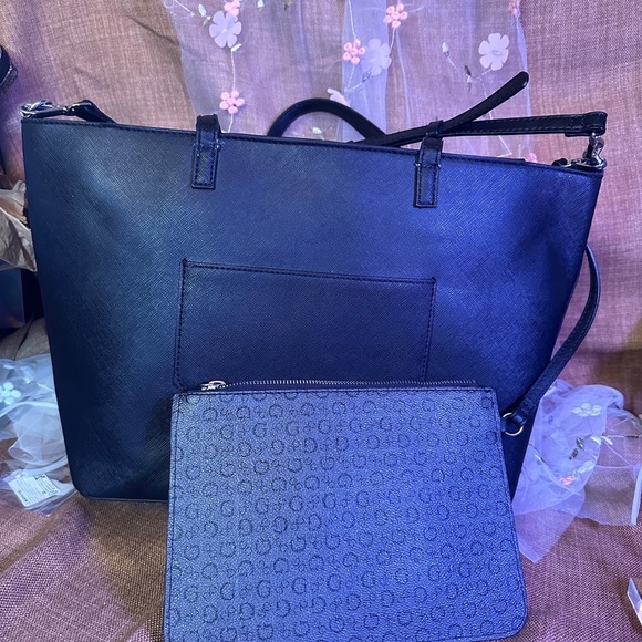 GUESS Los Angeles EUC Large Tote with removable Wristlet/Clutch - Picture 3 of 10